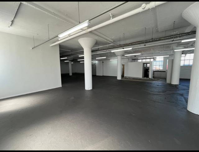 530M² WAREHOUSE TO LET IN PAARDEN EILAND